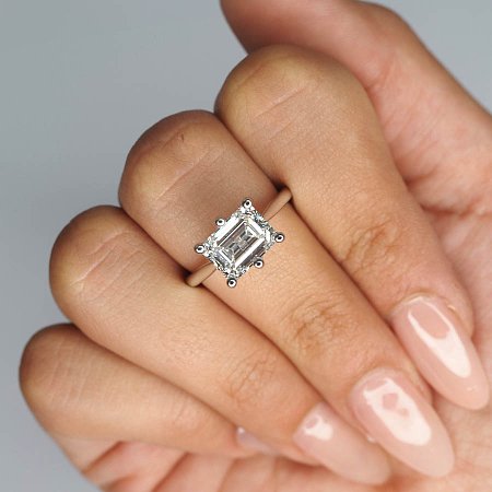 Dalia Ring with Emerald Lab Grown Diamond 2.57ct