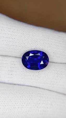 5.60 ct Oval Blue Natural Sapphire