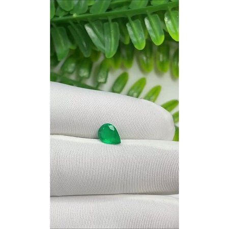 0.88 ct Pear Green Natural Emerald