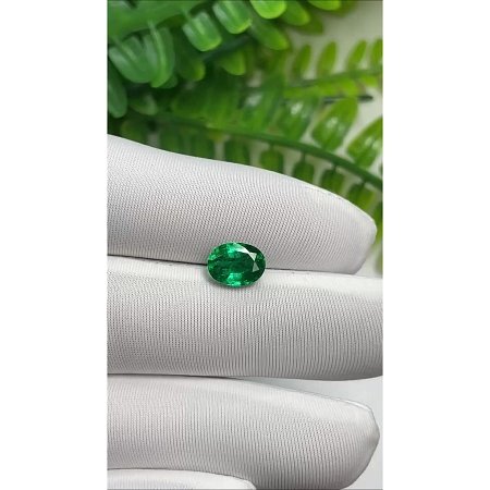 1.40 ct Oval Green Natural Emerald