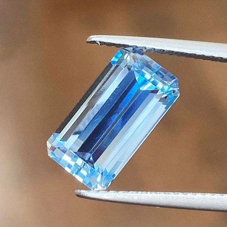 4.07 ct Emerald Blue Natural Aquamarine
