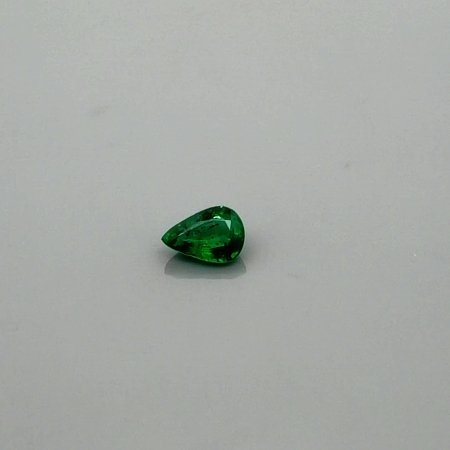 0.59 ct Pear Green Natural Emerald
