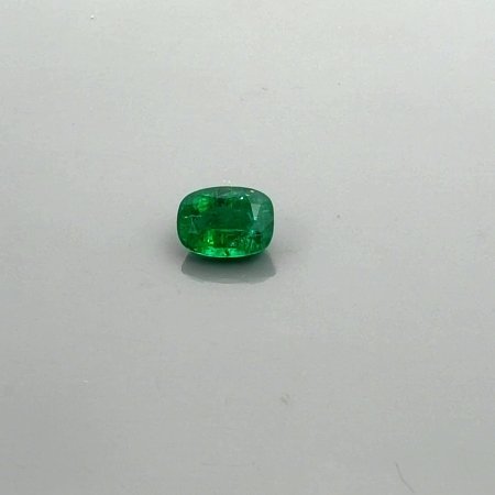 0.95 ct Cushion Green Natural Emerald