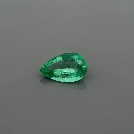 0.89 ct Pear Green Natural Emerald