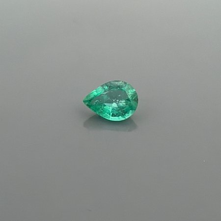 0.86 ct Pear Green Natural Emerald