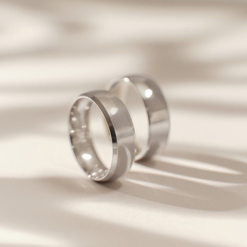 A set of wedding rings.