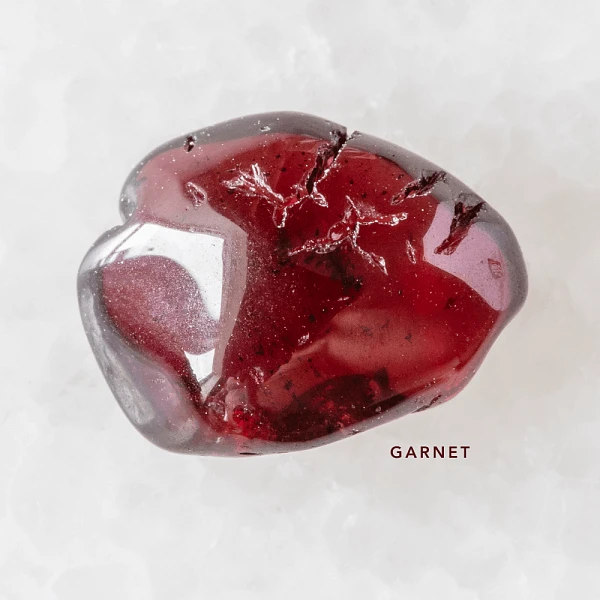 Image of the gemstone garnet, the January birthstone.