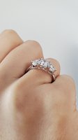 Dalia 3 stones