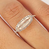 Preset Ring with Natural Diamonds and Natural Moon Stone