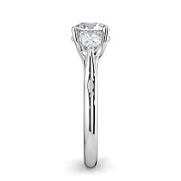 Dalia 3 Stones Oval