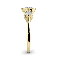 Selena 3 Stones Oval