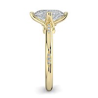 Tulip with Leaf- shaped Beads Side Stones