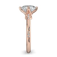 Tulip with Leaf- shaped Beads Side Stones