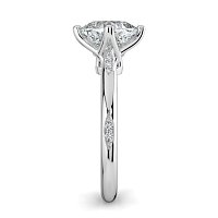 Tulip with Leaf- shaped Beads Side Stones