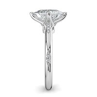 Tulip with Leaf- shaped Beads Side Stones