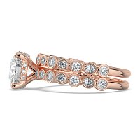 Cara 4 Claws with Oval and Round Diamonds on Band
