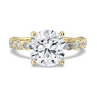 Cara 4 Claws with Oval and Round Diamonds on Band