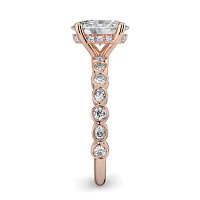 Cara 4 Claws with Oval and Round Diamonds on Band