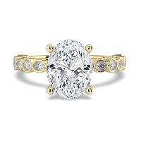 Cara 4 Claws with Oval and Round Diamonds on Band