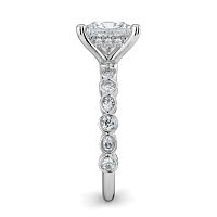 Cara 4 Claws with Oval and Round Diamonds on Band