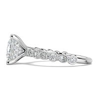 Cara 4 Claws with Oval and Round Diamonds on Band