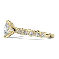 Cara 4 Claws with Oval and Round Diamonds on Band