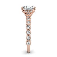 Cara 4 Claws with Oval and Round Diamonds on Band