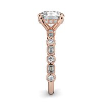 Cara 4 Claws with Emerald and Round Diamonds on Band
