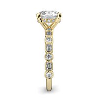 Cara 4 Claws with Emerald and Round Diamonds on Band