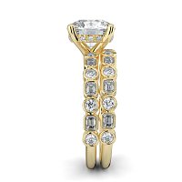 Cara 4 Claws with Emerald and Round Diamonds on Band