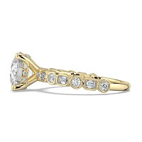 Cara 4 Claws with Emerald and Round Diamonds on Band