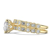Cara 4 Claws with Emerald and Round Diamonds on Band
