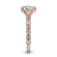 Cara 4 Claws with Emerald and Round Diamonds on Band