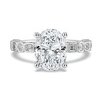 Cara 4 Claws with Emerald and Round Diamonds on Band