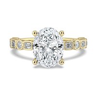 Cara 4 Claws with Emerald and Round Diamonds on Band