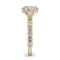 Cara 4 Claws with Emerald and Round Diamonds on Band