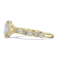 Cara 4 Claws with Emerald and Round Diamonds on Band