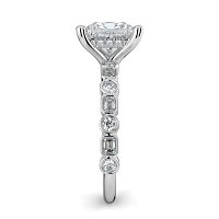 Cara 4 Claws with Emerald and Round Diamonds on Band