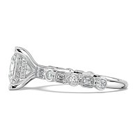 Cara 4 Claws with Emerald and Round Diamonds on Band