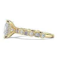 Cara 4 Claws with Emerald and Round Diamonds on Band