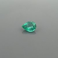 0.86 ct Pear Green Natural Emerald