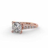 Dalia with Graduated Side Stones