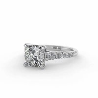 Dalia with Graduated Side Stones