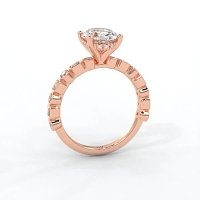 Cara 4 Claws with Emerald and Round Diamonds on Band