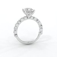 Cara 4 Claws with Emerald and Round Diamonds on Band