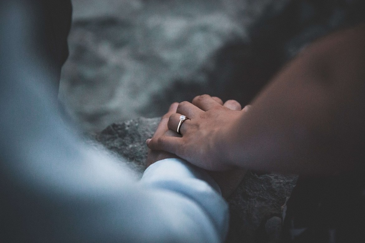 Why It Is Important to Buy Engagement Ring with a Diamond?