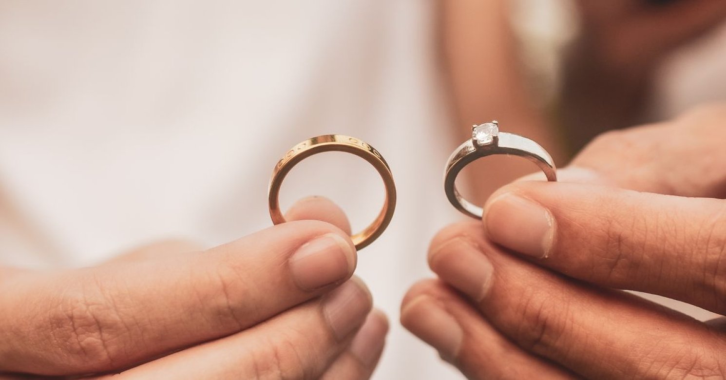 Engagement Ring vs Wedding Ring – What is the Difference?