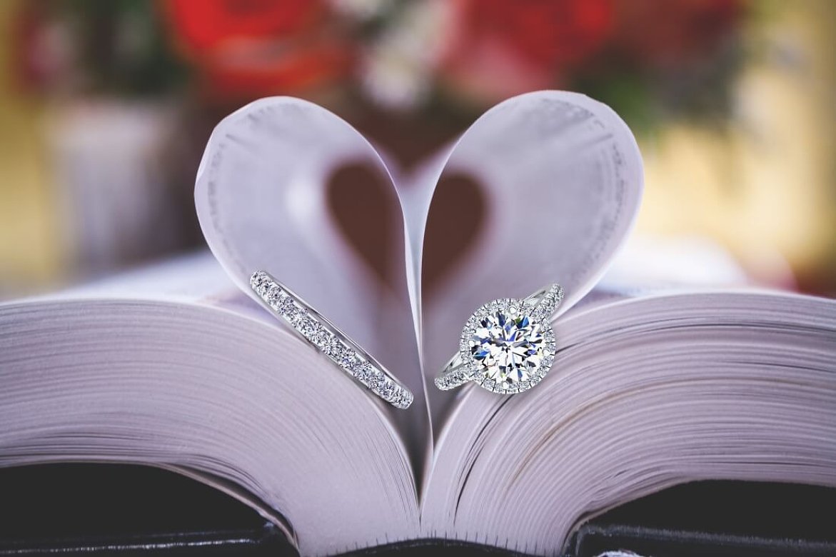 5 Hints That Your Girlfriend Wants an Engagement Ring