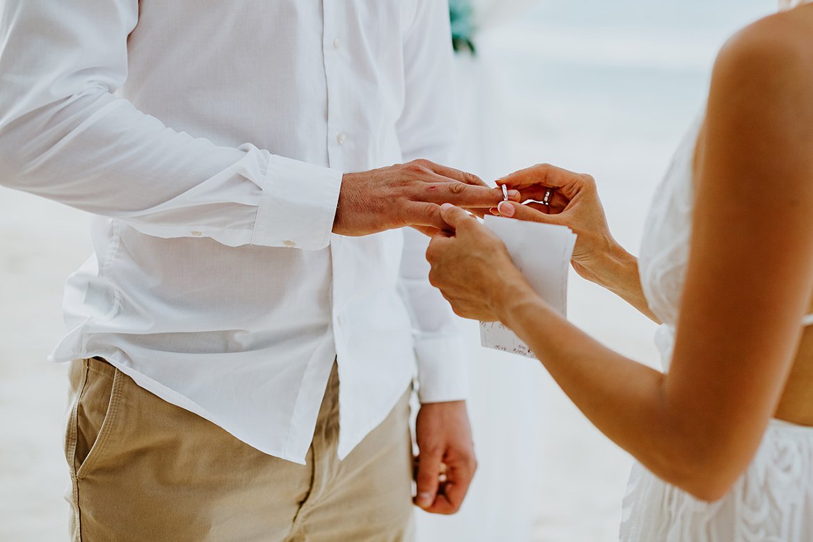 How to choose the best diamond wedding bands for men and women
