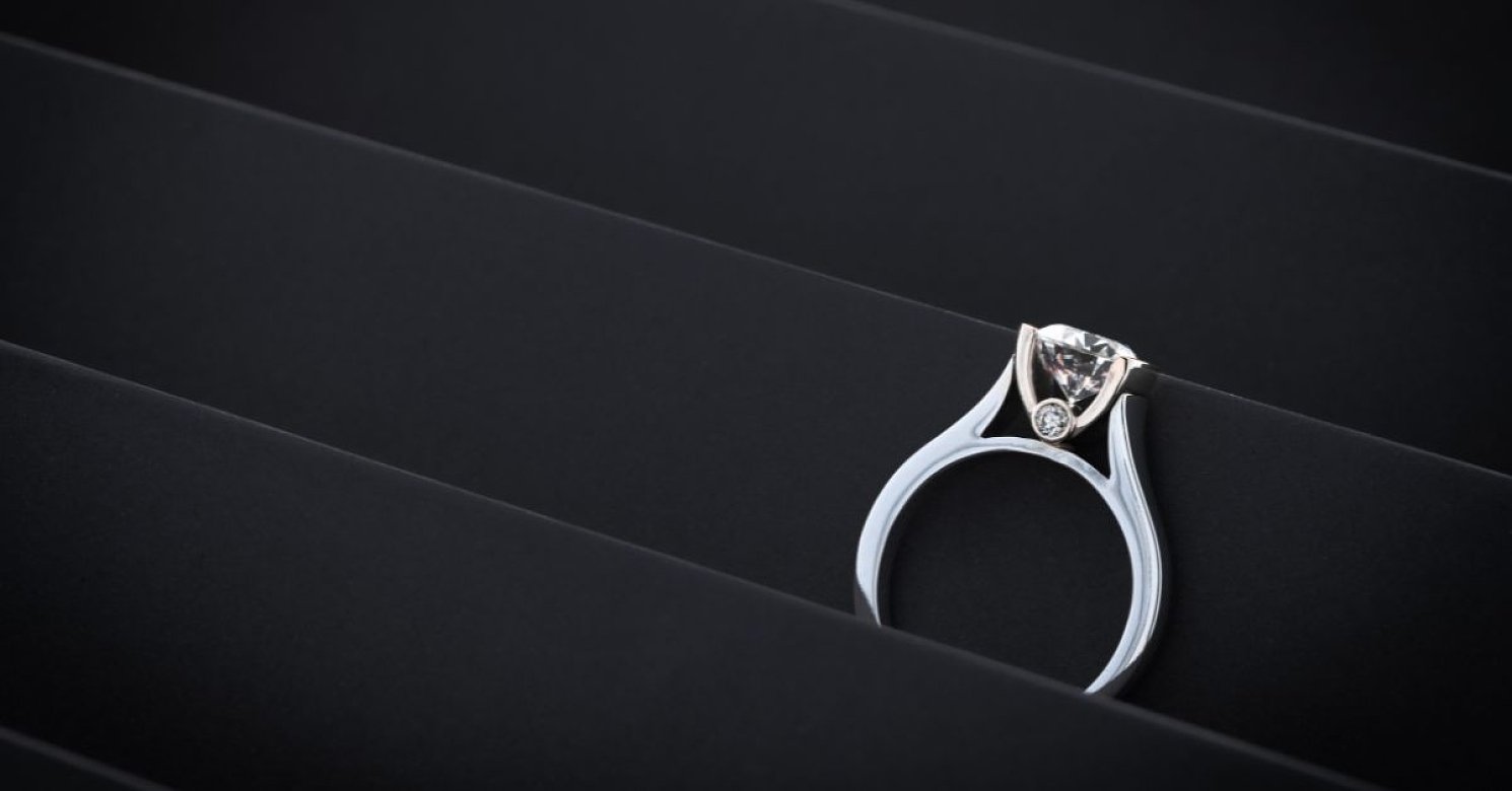 What is a Bar Setting for An Engagement Ring?